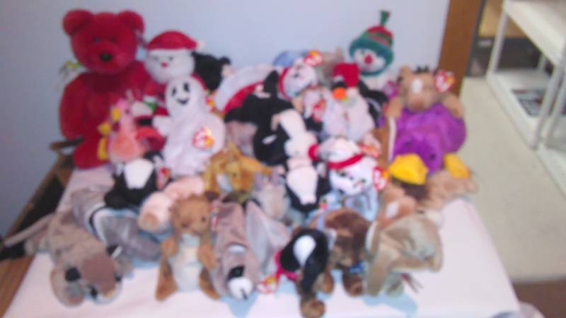 lot 33 image: Assorted Collectible Beanie Babbies (30)