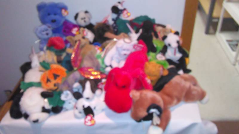 lot 34 image: Assorted Collectible Beanie Babbies (30)