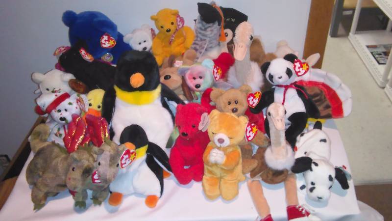 lot 35 image: Assorted Collectible Beanie Babbies (30)
