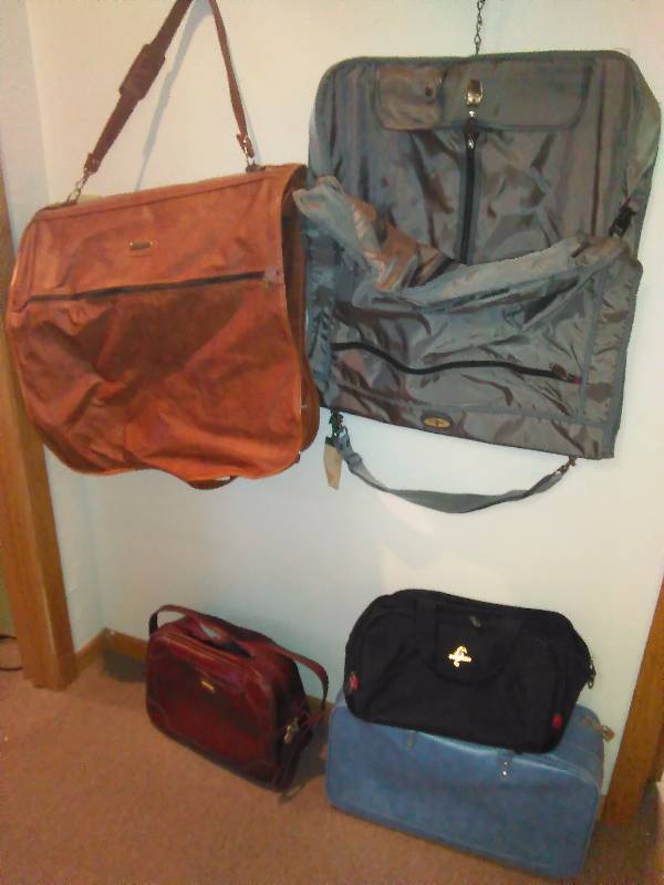 lot 98 image: Assorted Luggage (5)