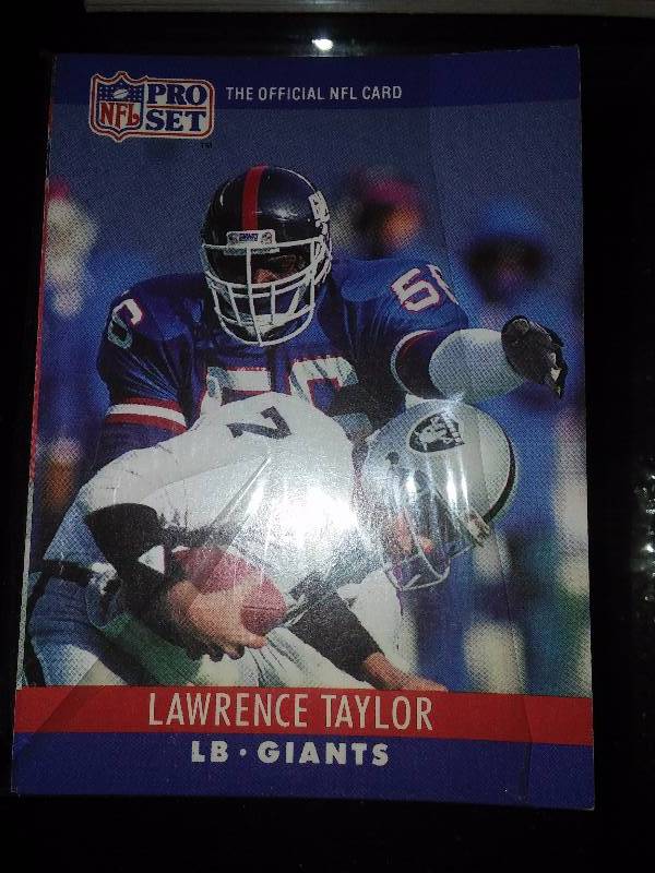 lot 112 image: NFL 1990 Pro Set Cards (500)