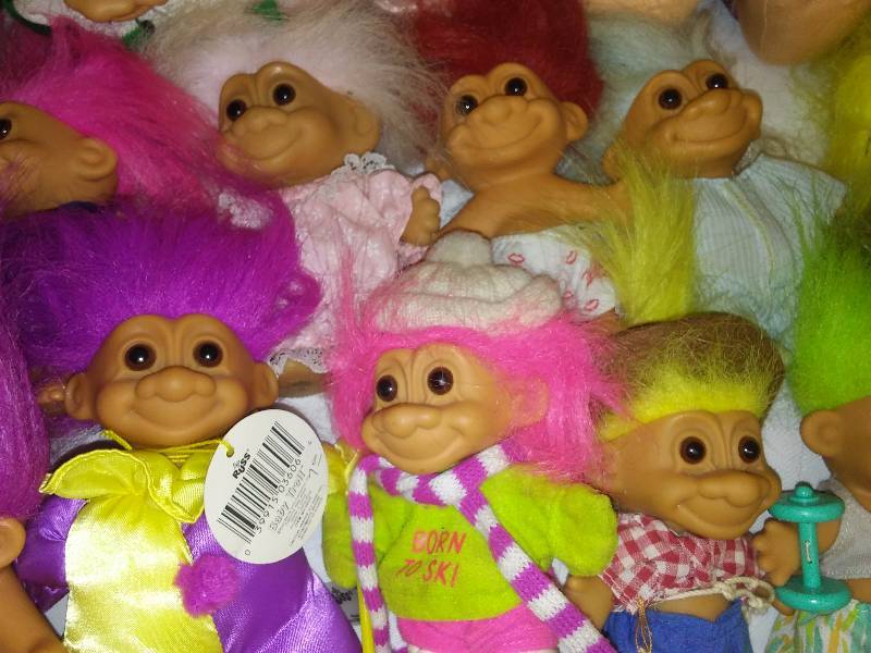 lot 126 image: Troll Dolls (32), plus accessories, variety of sizes