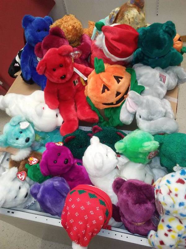 lot 133 image: Beanie Babies, Buddies and dolls (approx. 24)