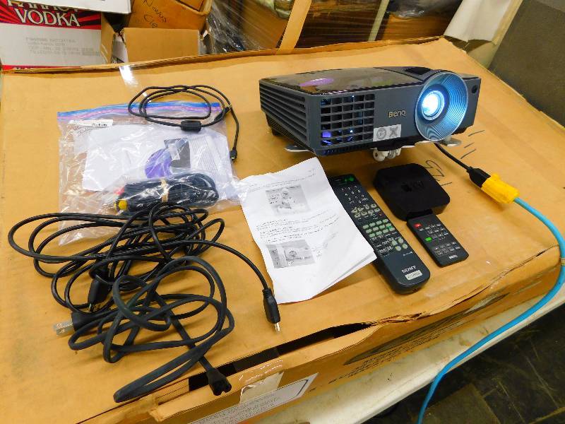 lot 5 image: BENQ PROJECTOR, TESTED AND WORKS