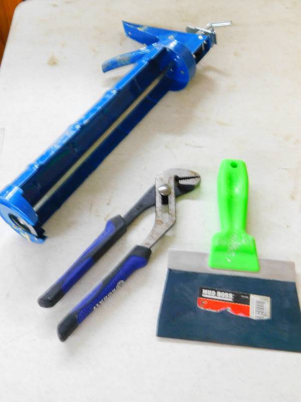 lot 8 image: CAULKING GUN, PLIERS, MUD KNIFE