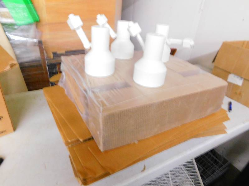 lot 11 image: TRACK LIGHTS AND CARDBOARD BOXES