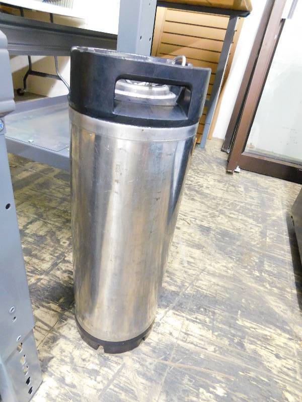 lot 31 image: CO2 CANISTER