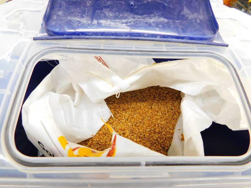 lot 51 image: TUB WITH CRYSTALCARMEL MALT