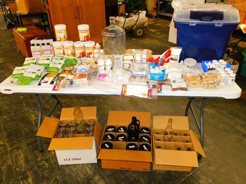 lot 64 image: HOME BREWERS STARTER KIT