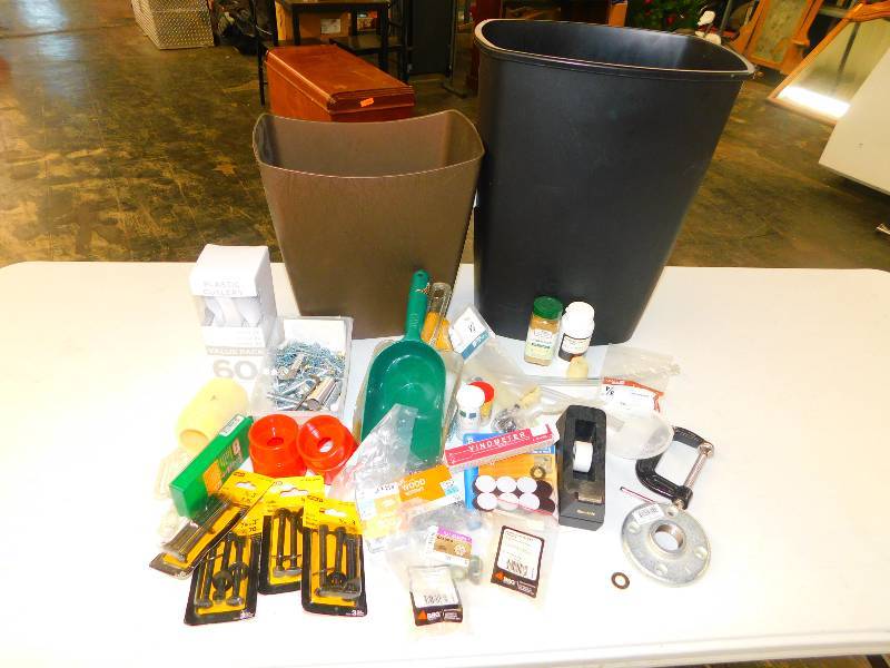 lot 74 image: MISC GARAGE ITEMS