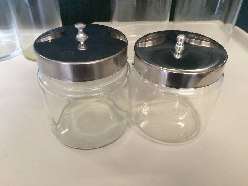 lot 47 image: Pyrex Medical Glass Sundry Jars
