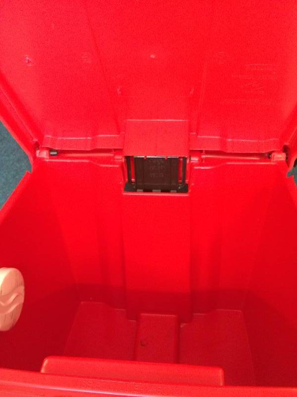 lot 55 image: Heavy Duty Rubbermaid Foot Flip Top Garbage OR Storage Tote - Excellent