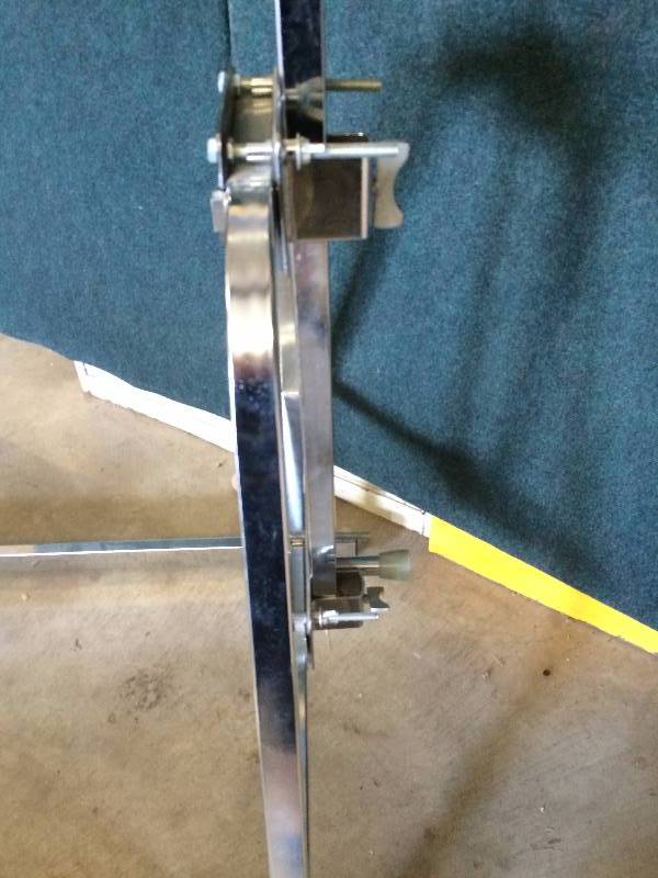 lot 20 image: Retails New $350 INVACARE OFFSET TRAPEZE BAR WITH INVACARE FLOOR STAND HELPS PATIENTS CHANGE POSITIONS WHILE IN BED & TO TRANSFER FROM BED TO CHAIR EXCELLENT CONDITION