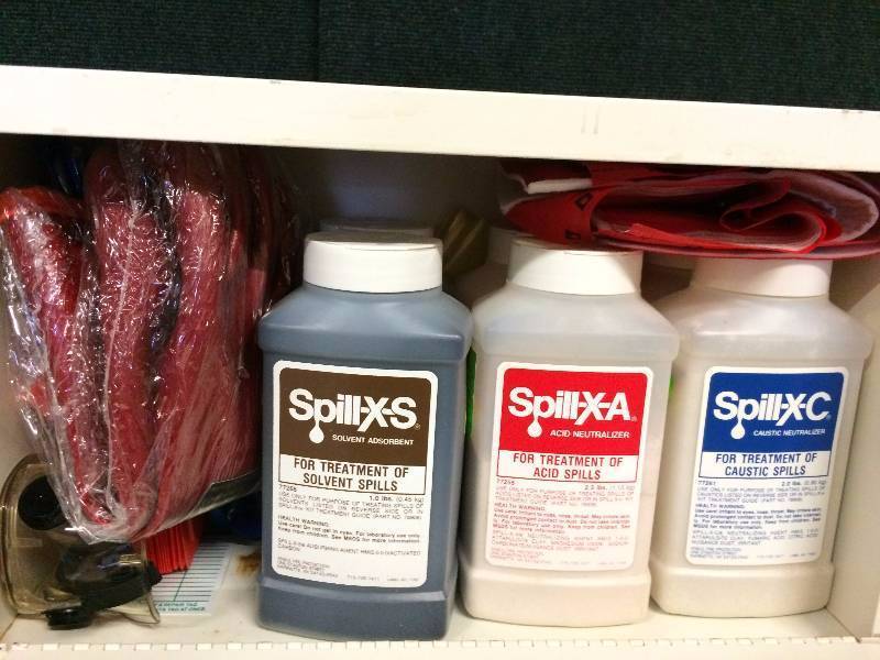 lot 4 image: Ansul Spill-X Chemical Agents Spill Treatment Kit