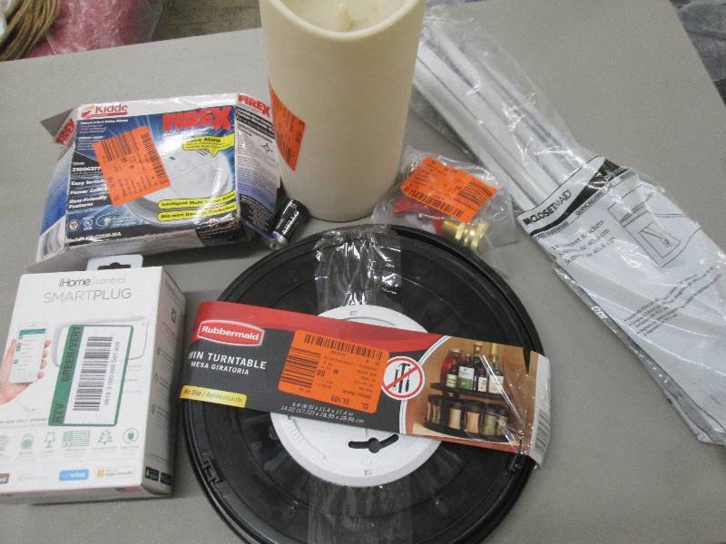 lot 12 image: Mixed Lot Turn Table, LED Candle, ...