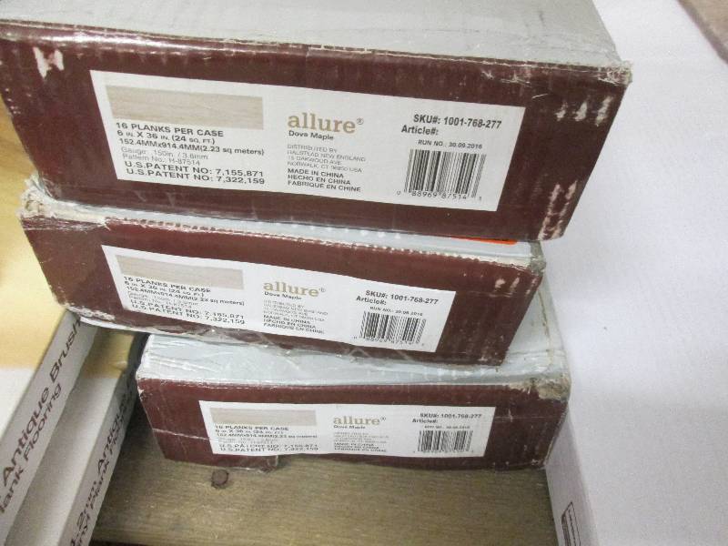 lot 26 image: 3 Cases Traffic Master Allure 6 in....