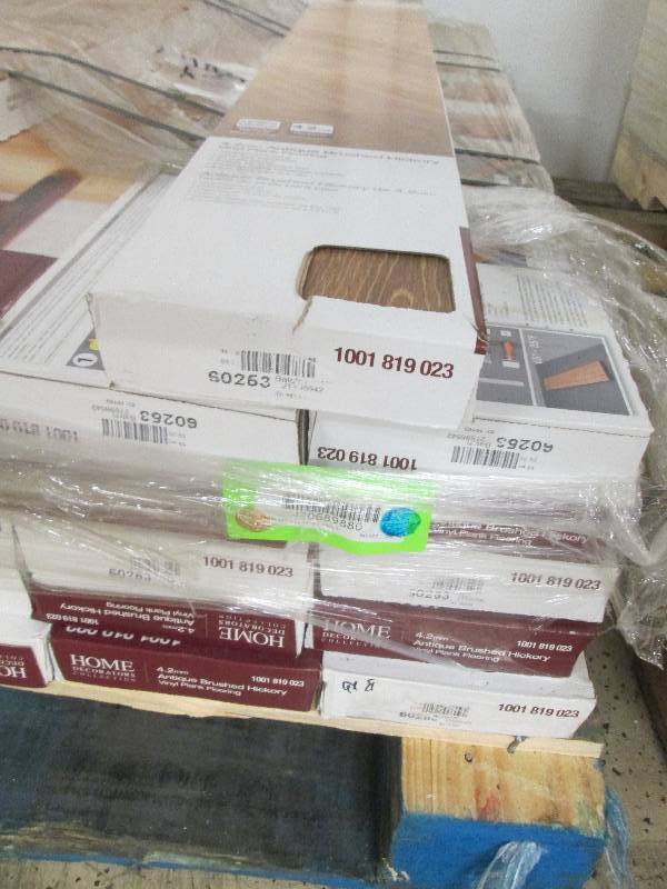 lot 44 image: 11 cases Home Decorators Collection...