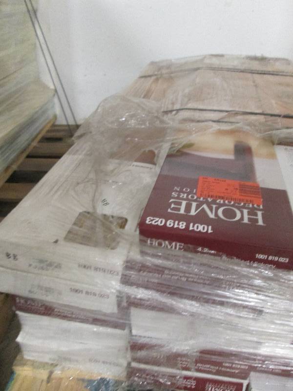 lot 46 image: 11 cases Home Decorators Collection...