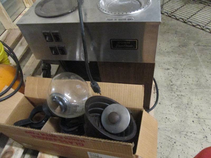 lot 113 image: Bunn Coffee Maker Restaurant Style...