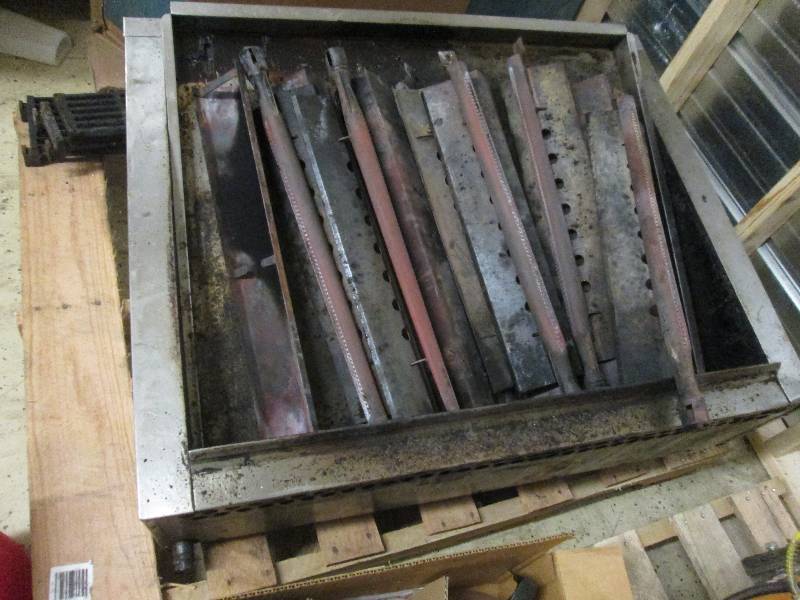 lot 115 image: Restaurant Grade Grill 36.5x 30 inc...