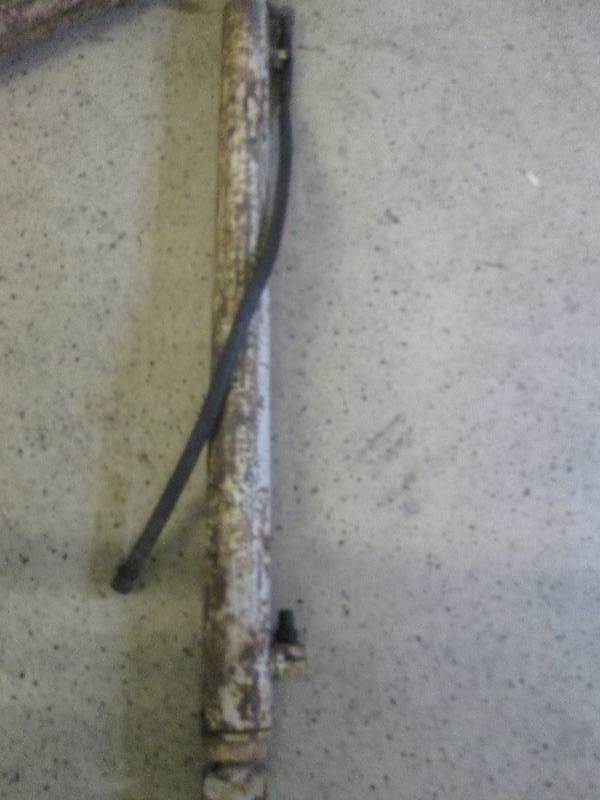 lot 131 image: 4 Ft Hydraulic Cylinder...
