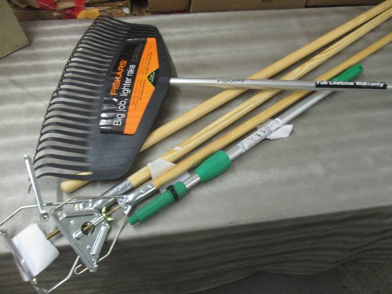 lot 156 image: Fiskars Light Weight Rake, 4 Handle...