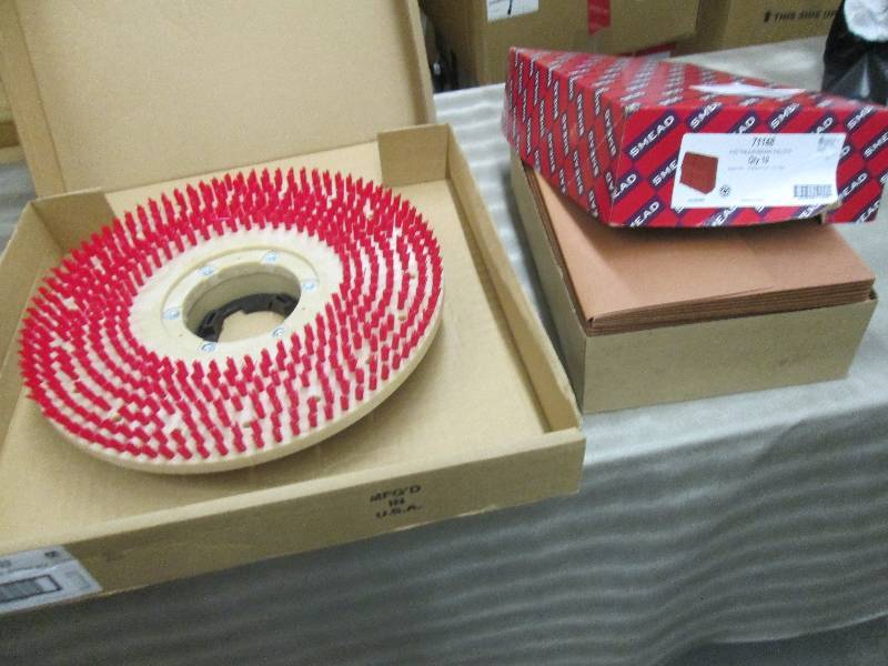 lot 196 image: 17 inch Plastic Pad Holder with Ris...