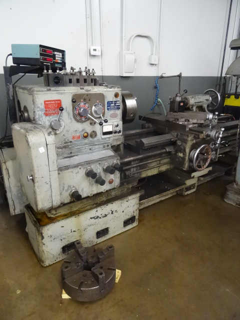 lot 3 image: Dainichi Kinzoku Kogyo Engine lathe...