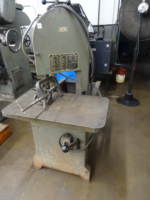 lot 4 image: Satterlee Role saw. 9 blade. 3 pha...