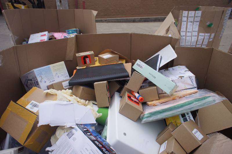 1 MASSIVE PALLET  LOT OF AMAZON GENERAL MERCHANDISE YOU GET EVERYTHING TONS OF NEW ITEMS GREAT FOR RE-SELLERS