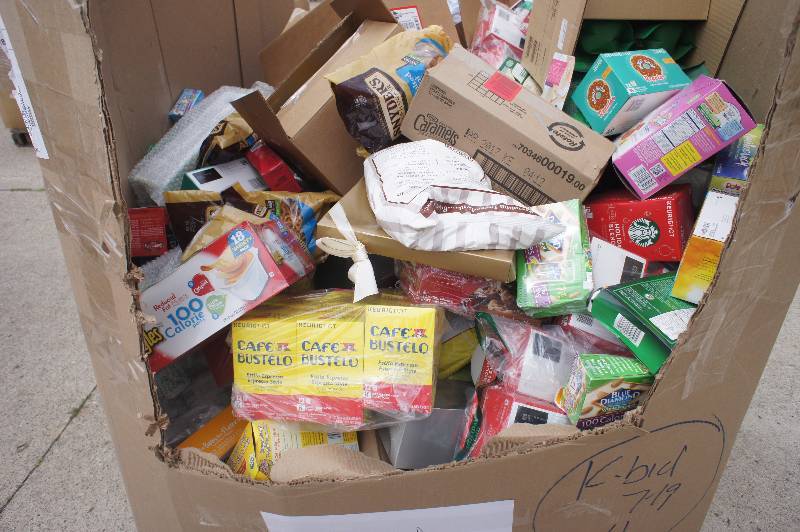 1 MASSIVE PALLET  LOT OF AMAZON GENERAL MERCHANDISE - MOSTLY - FOOD ITEMS   YOU GET EVERYTHING
