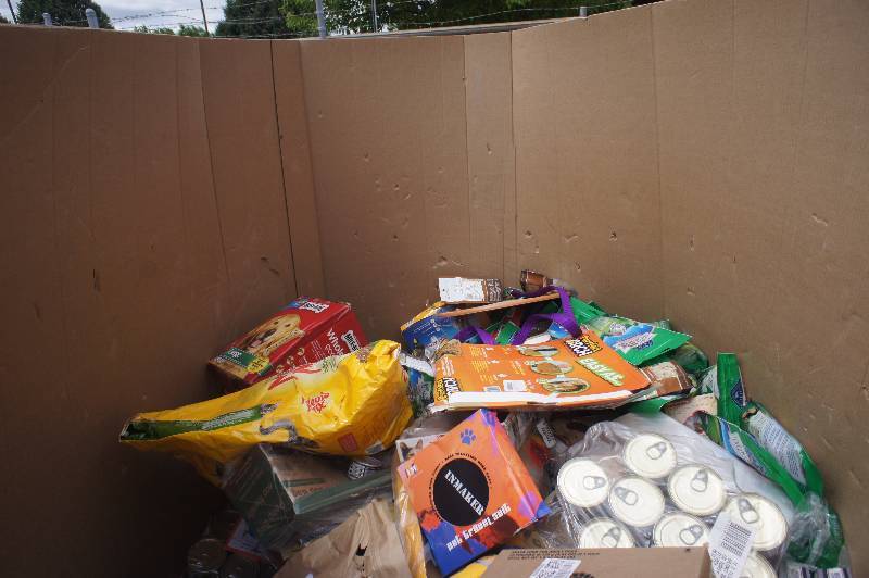 1 MASSIVE PALLET  LOT OF AMAZON GENERAL MERCHANDISE - MOSTLY - PET RELATED - FOOD - TOYS OTHER ITEMS  YOU GET EVERYTHING