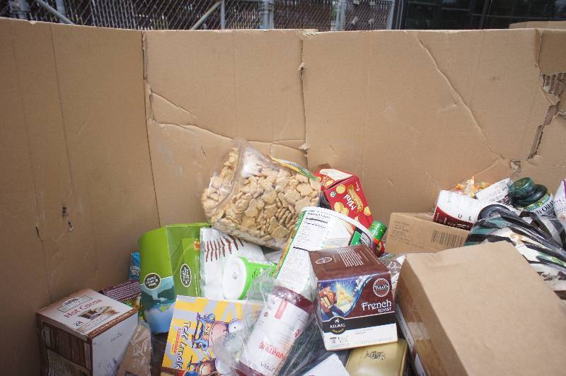 1 MASSIVE PALLET  LOT OF AMAZON GENERAL MERCHANDISE - MOSTLY - FOOD ITEMS   YOU GET EVERYTHING