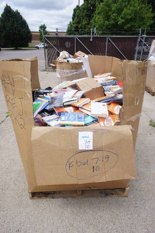 1 MASSIVE PALLET  LOT OF AMAZON GENERAL MERCHANDISE - MOSTLY - BOOKS - MEDIA - TEXT ITEMS  YOU GET EVERYTHING