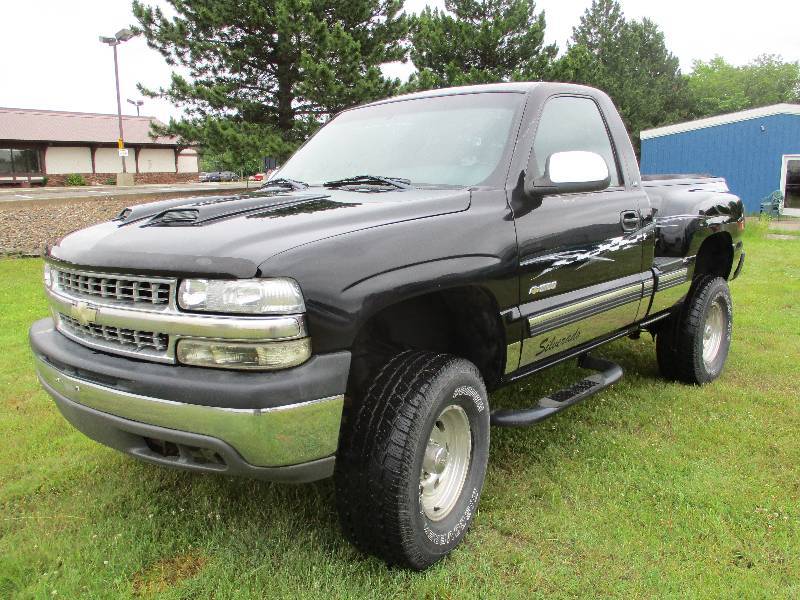 lot 1 image: 2000 Chevy Silverado LS