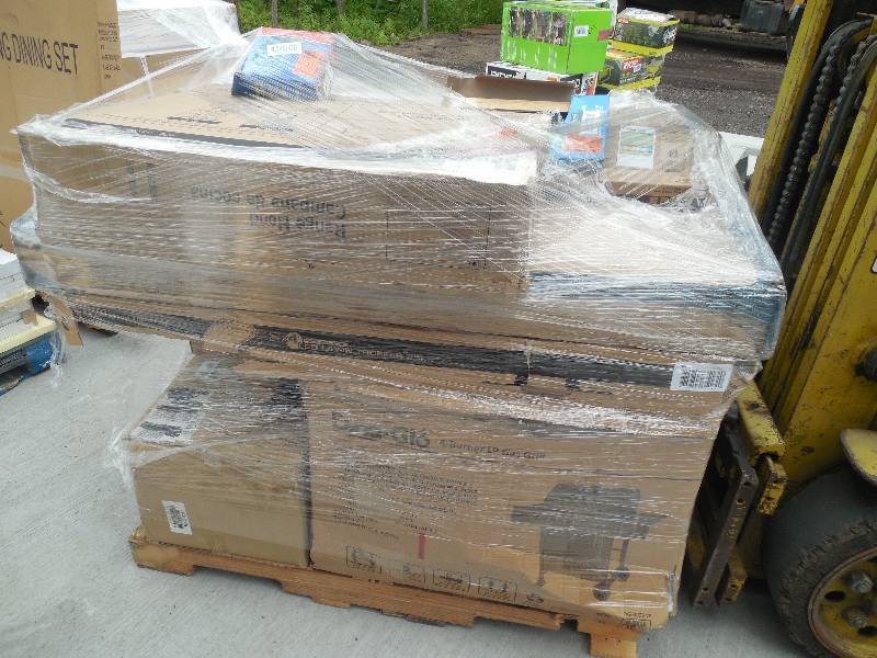 lot 29 image: PALLET LOT OF LIGHTING AND MORE