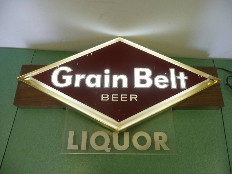 lot 1 image: Vintage Rare & Very Cool Grain Belt Beer Bar Light - Approx 32wide 19high - Works - See Pictures