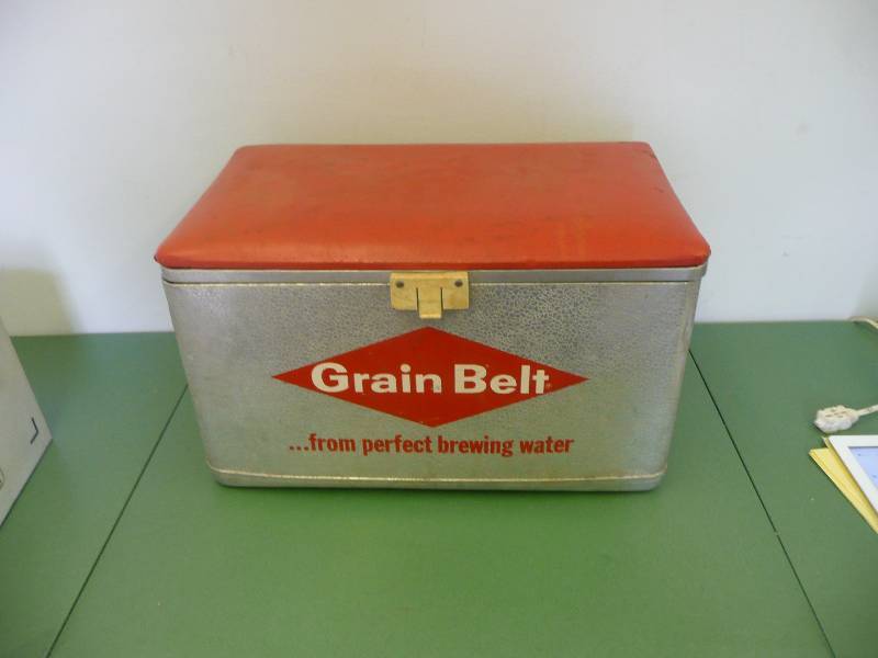 lot 6 image: Vintage Grain Belt Beer Cooler - In Great Shape For Its Age - See Pictures