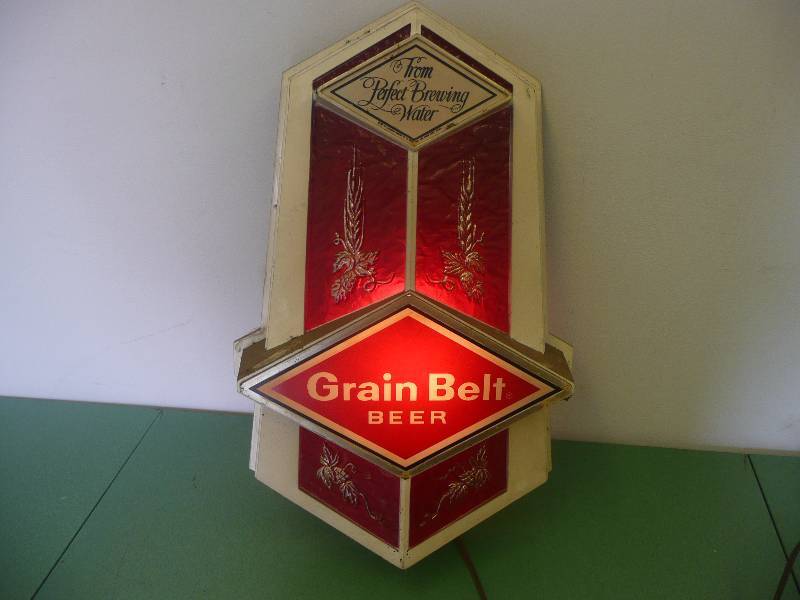 lot 17 image: Vintage Grain Belt Beer Bar Light - Works - 13wide 22high - See Pictures