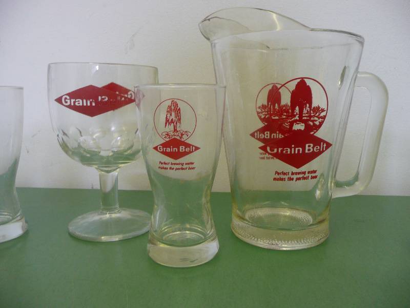 lot 18 image: VINTAGE - 11 Piece Grain Belt Beer Collection - Pitcher, Goblet & 9 Glasses - See Pictures