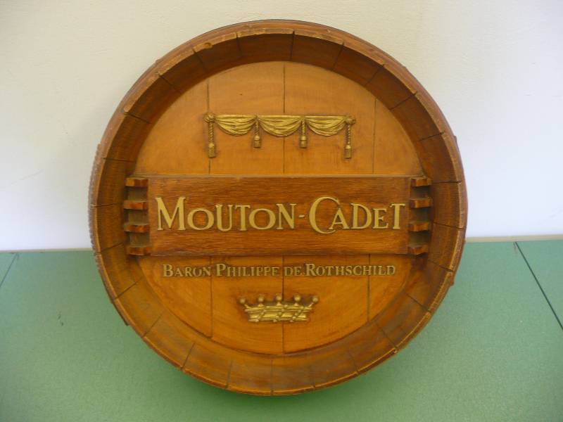 lot 32 image: Mouton-Cadet Barrel End Sign - See Pictures