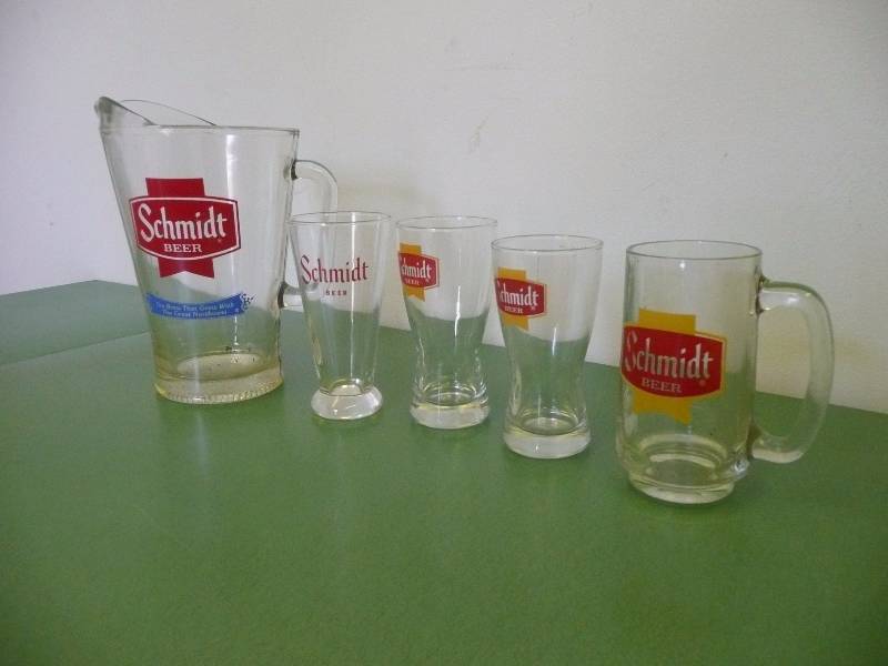 lot 33 image: Vintage Schmidt Beer Pitcher & 4 Schmidt Beer Glasses - See Pictures