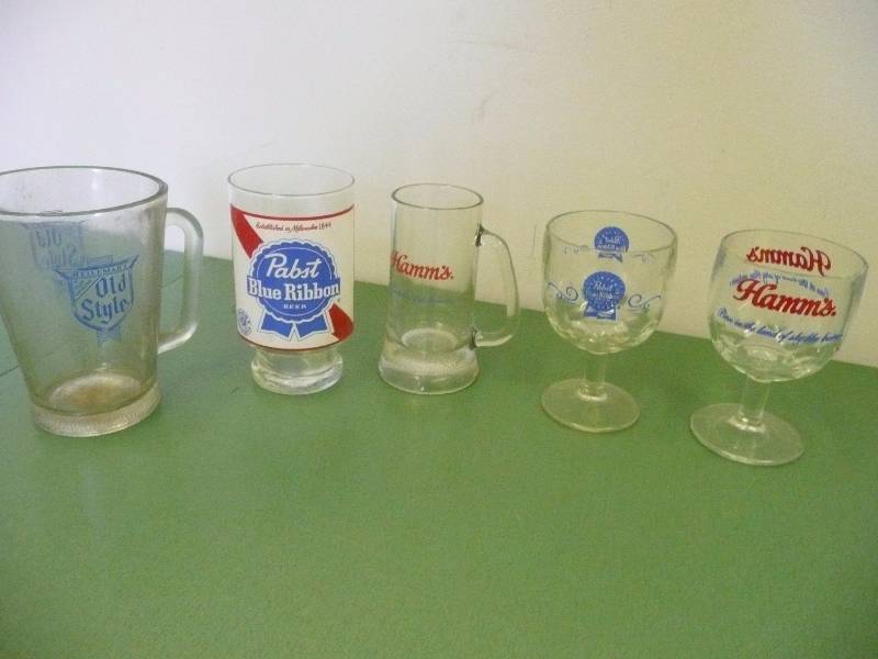 lot 37 image: Vintage Hamms, Pabst & Old Style Goblets, Glasses & Pitchers - See Pictures