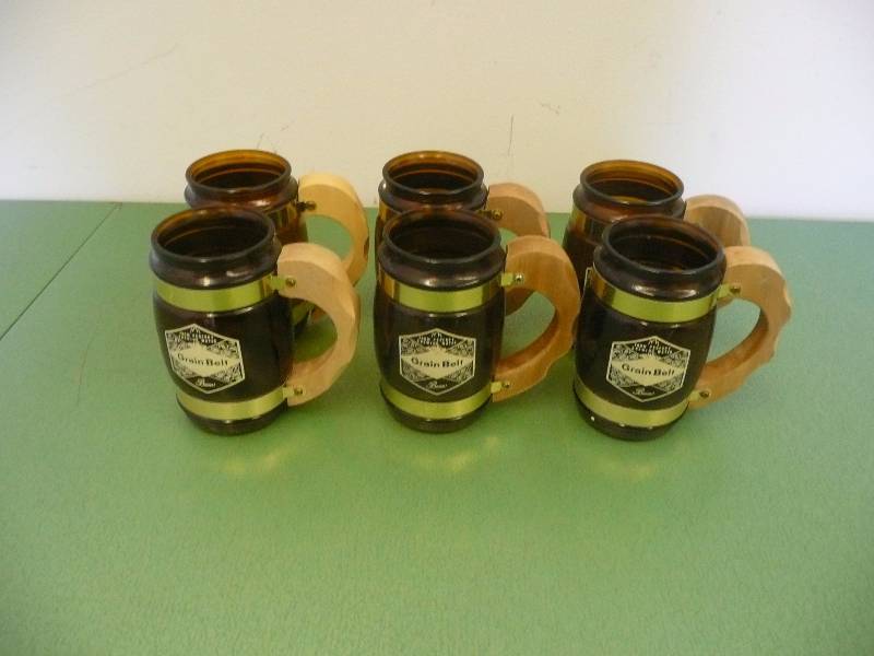 lot 38 image: 6 Vintage Grain Belt Beer Siesta Ware Amber Brown Glass Stein Mug Wood Handle - See Pictures