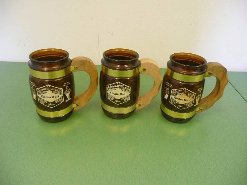 lot 26 image: Vintage Grain Belt Beer Siesta Ware Amber Brown Glass Stein Mugs with Wood Handle - Nice Condition See Pictures