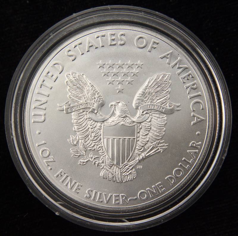 lot 07 image: 2013 AMERICAN SILVER EAGLE 1 TROY OZ. .999 FINE SILVER DOLLAR IN AIRTITE CAPSULE