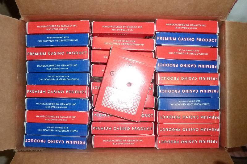 lot 31 image: 30 individually boxed casino playin...