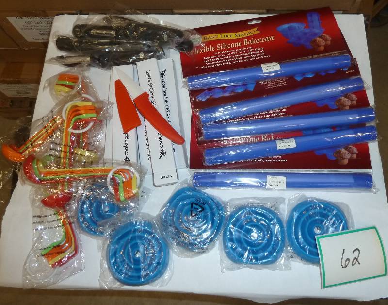 lot 63 image: 5 silicone bakingcookie mats, 5 ce...