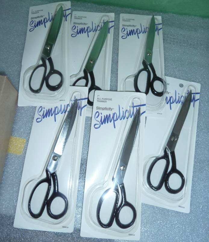 lot 69 image: 6 Simplicity brand sewing scissors...
