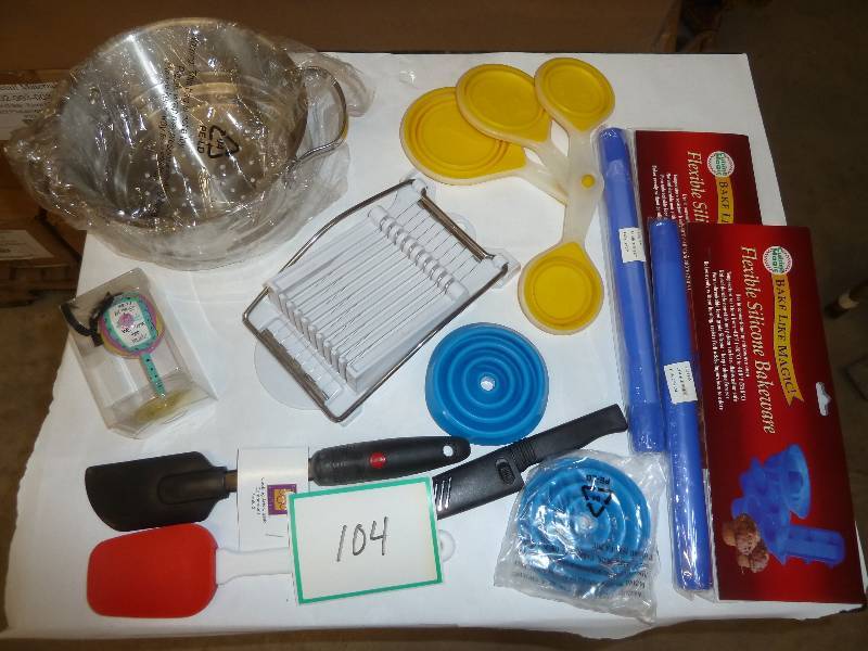 lot 104 image: kitchen lot - silicone measuring cu...